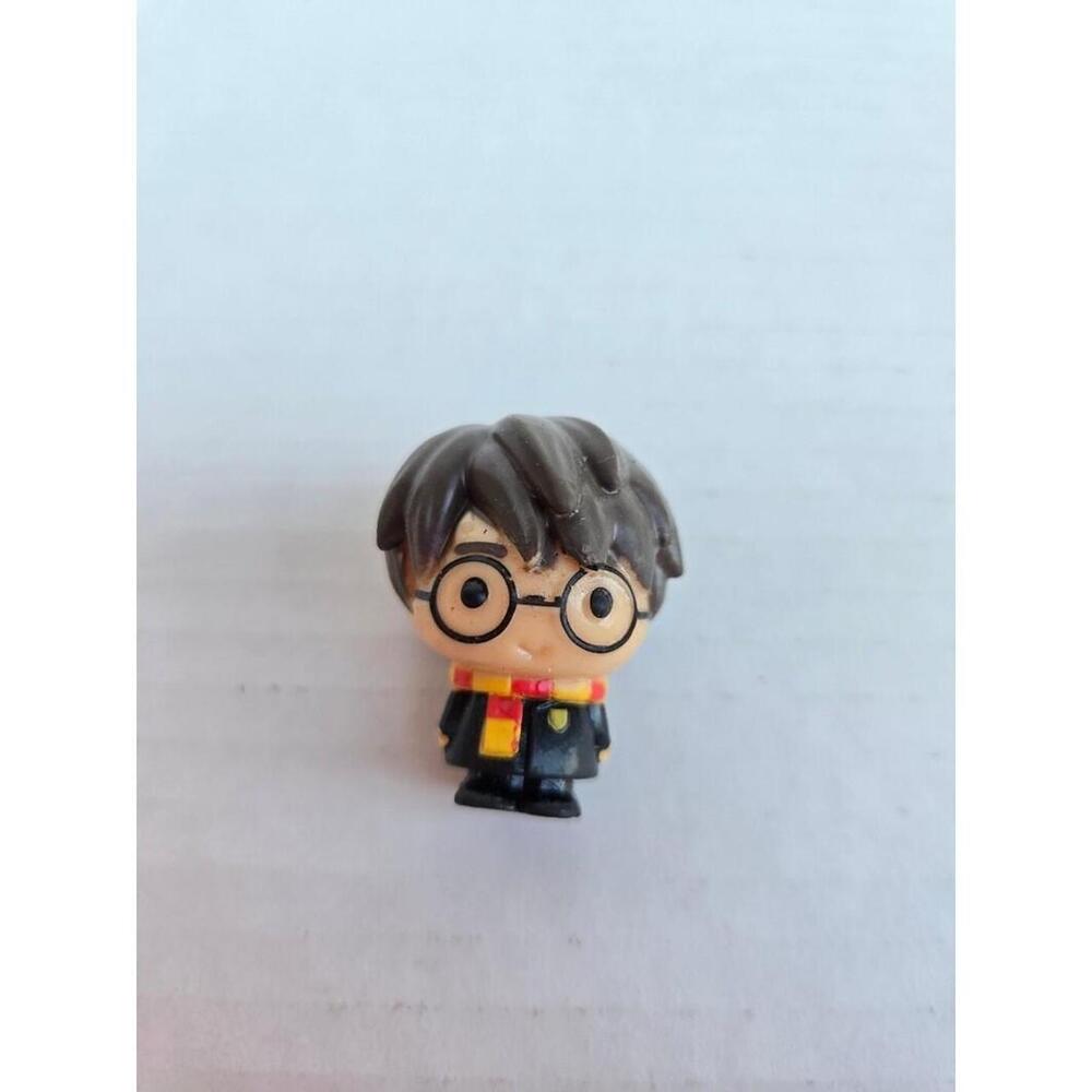 Harry Potter Ooshies Mini Action Figure Toy with Glasses and Gryffindor Scarf